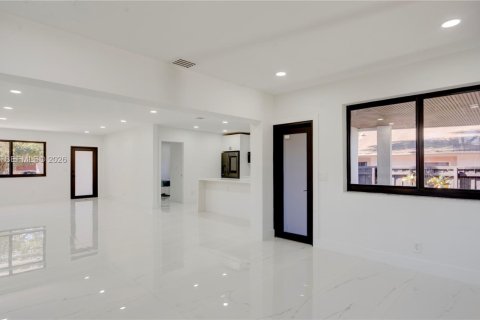 Villa ou maison à vendre à Miami, Floride: 3 chambres, 140.56 m2 № 2019672 - photo 17