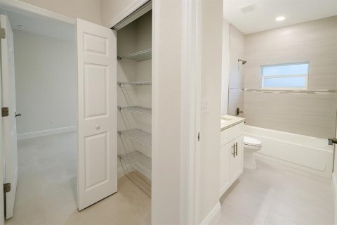 House in North Port, Florida 3 bedrooms, 136.01 sq.m. № 1884667 - photo 13