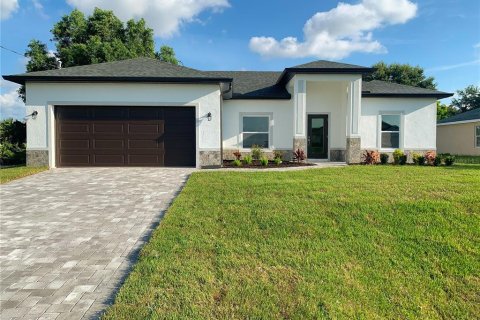 House in North Port, Florida 3 bedrooms, 136.01 sq.m. № 1884667 - photo 1