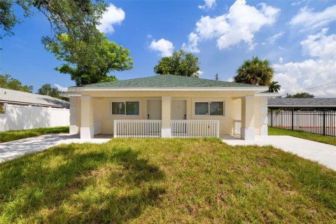 Commercial property in Bradenton, Florida 6 bedrooms, 245.26 sq.m. № 2308247