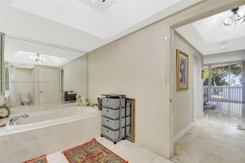 Condominio en venta en Aventura, Florida, 2 dormitorios, 162.58 m2 № 1960582 - foto 23