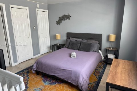 Condo in Miami Beach, Florida, 1 bedroom  № 2001487 - photo 2