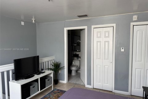 Condo in Miami Beach, Florida, 1 bedroom  № 2001487 - photo 3