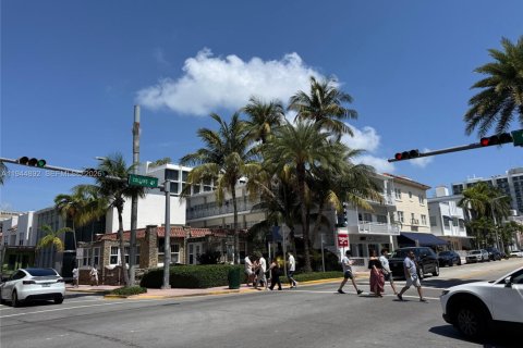 Condo in Miami Beach, Florida, 1 bedroom  № 2001487 - photo 15