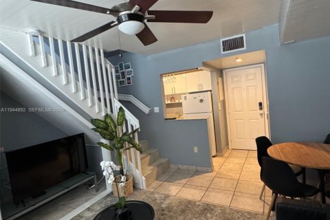 Condo in Miami Beach, Florida, 1 bedroom  № 2001487 - photo 9