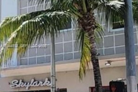 Condo in Miami Beach, Florida, 1 bedroom  № 2001487 - photo 12