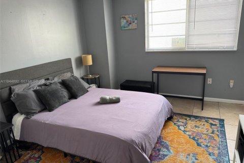 Condo in Miami Beach, Florida, 1 bedroom  № 2001487