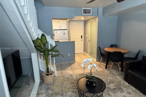 Condo in Miami Beach, Florida, 1 bedroom  № 2001487 - photo 8