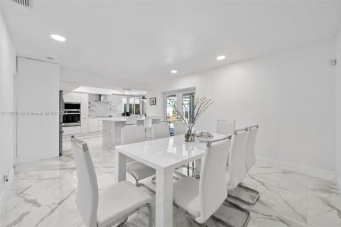 House in Hollywood, Florida 4 bedrooms, 161.19 sq.m. № 1708056 - photo 19