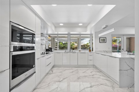 House in Hollywood, Florida 4 bedrooms, 161.19 sq.m. № 1708056 - photo 11