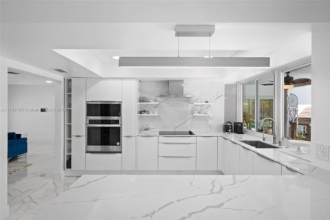 House in Hollywood, Florida 4 bedrooms, 161.19 sq.m. № 1708056 - photo 14