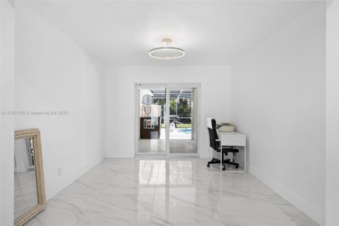 House in Hollywood, Florida 4 bedrooms, 161.19 sq.m. № 1708056 - photo 9