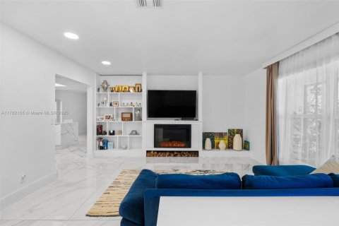 House in Hollywood, Florida 4 bedrooms, 161.19 sq.m. № 1708056 - photo 5