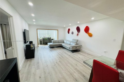 Condominio en venta en Hialeah, Florida, 3 dormitorios, 118.73 m2 № 1954612 - foto 5