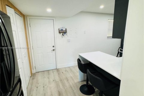 Condominio en venta en Hialeah, Florida, 3 dormitorios, 118.73 m2 № 1954612 - foto 1