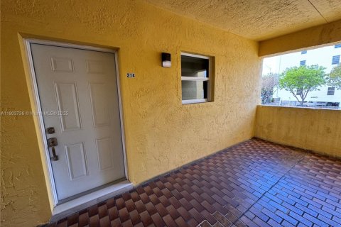 Condominio en venta en Hialeah, Florida, 3 dormitorios, 118.73 m2 № 1954612 - foto 25