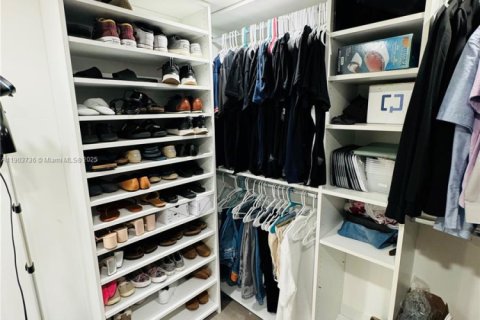 Condominio en venta en Hialeah, Florida, 3 dormitorios, 118.73 m2 № 1954612 - foto 18