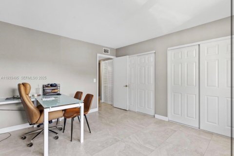 Condo in Davie, Florida, 2 bedrooms  № 1992787 - photo 17