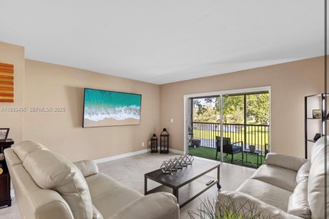 Condo in Davie, Florida, 2 bedrooms  № 1992787 - photo 12
