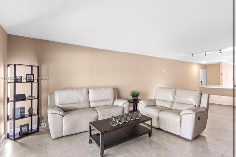 Condo in Davie, Florida, 2 bedrooms  № 1992787 - photo 11