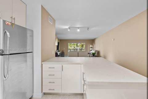 Condo in Davie, Florida, 2 bedrooms  № 1992787 - photo 10