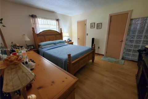 House in Miami Gardens, Florida 3 bedrooms, 126.9 sq.m. № 1842638 - photo 11