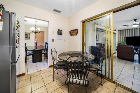 Villa ou maison à vendre à Miami Gardens, Floride: 3 chambres, 126.9 m2 № 1842638 - photo 26