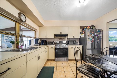 Villa ou maison à vendre à Miami Gardens, Floride: 3 chambres, 126.9 m2 № 1842638 - photo 25