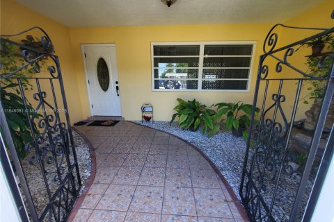 House in Miami Gardens, Florida 3 bedrooms, 126.9 sq.m. № 1842638 - photo 21