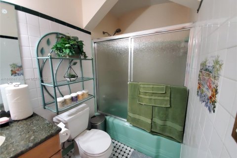 House in Miami Gardens, Florida 3 bedrooms, 126.9 sq.m. № 1842638 - photo 20