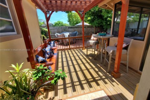 House in Miami Gardens, Florida 3 bedrooms, 126.9 sq.m. № 1842638 - photo 23