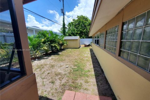 House in Miami Gardens, Florida 3 bedrooms, 126.9 sq.m. № 1842638 - photo 17