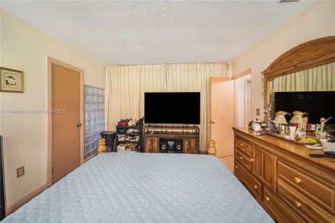 Villa ou maison à vendre à Miami Gardens, Floride: 3 chambres, 126.9 m2 № 1842638 - photo 30