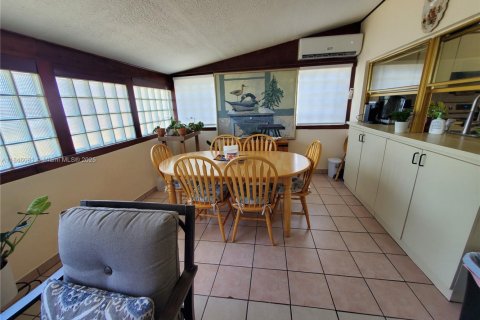 House in Miami Gardens, Florida 3 bedrooms, 126.9 sq.m. № 1842638 - photo 10