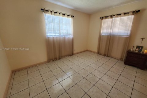 House in Miami Gardens, Florida 3 bedrooms, 126.9 sq.m. № 1842638 - photo 12