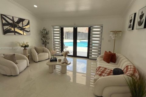 Villa ou maison à vendre à Miami, Floride: 5 chambres, 207.17 m2 № 2086078 - photo 9