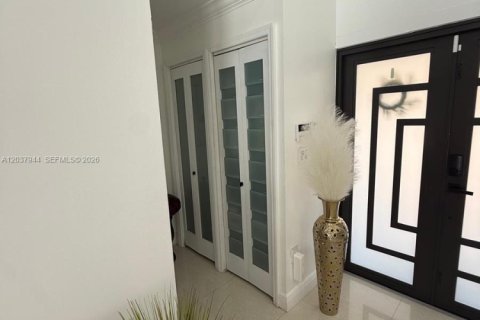 Villa ou maison à vendre à Miami, Floride: 5 chambres, 207.17 m2 № 2086078 - photo 15