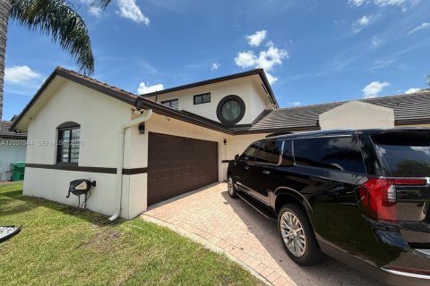 Villa ou maison à vendre à Miami, Floride: 5 chambres, 207.17 m2 № 2086078 - photo 2