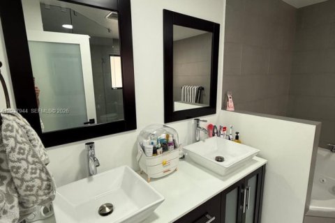 Villa ou maison à vendre à Miami, Floride: 5 chambres, 207.17 m2 № 2086078 - photo 20