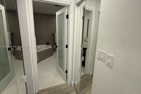 Villa ou maison à vendre à Miami, Floride: 5 chambres, 207.17 m2 № 2086078 - photo 21