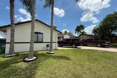 Villa ou maison à vendre à Miami, Floride: 5 chambres, 207.17 m2 № 2086078 - photo 5