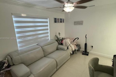 Villa ou maison à vendre à Miami, Floride: 5 chambres, 207.17 m2 № 2086078 - photo 30