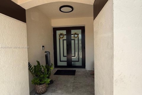 Villa ou maison à vendre à Miami, Floride: 5 chambres, 207.17 m2 № 2086078 - photo 4