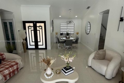 Villa ou maison à vendre à Miami, Floride: 5 chambres, 207.17 m2 № 2086078 - photo 12
