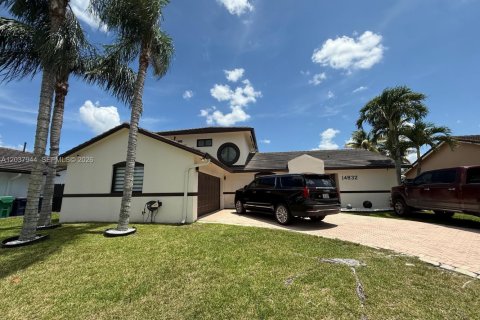 Villa ou maison à Miami, Floride 5 chambres, 207.17 m2 № 2086078