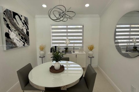 Villa ou maison à vendre à Miami, Floride: 5 chambres, 207.17 m2 № 2086078 - photo 11