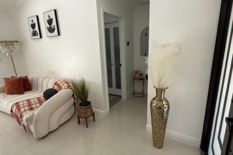 Villa ou maison à vendre à Miami, Floride: 5 chambres, 207.17 m2 № 2086078 - photo 10