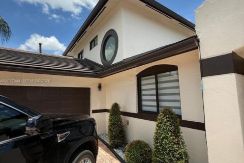 Villa ou maison à vendre à Miami, Floride: 5 chambres, 207.17 m2 № 2086078 - photo 6
