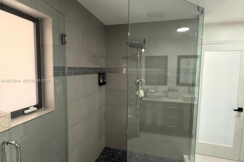 Villa ou maison à vendre à Miami, Floride: 5 chambres, 207.17 m2 № 2086078 - photo 23