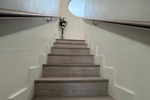 Villa ou maison à vendre à Miami, Floride: 5 chambres, 207.17 m2 № 2086078 - photo 13